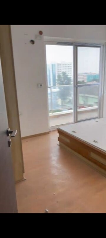 Room in 3 BHK Apartment at Embassy Icon, Infantry Road – for Sale