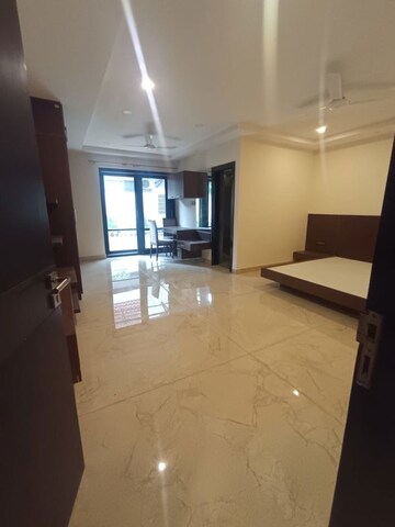 Room in 4 BHK Apartment at HM Gladiolus, Halasuru – for Rent