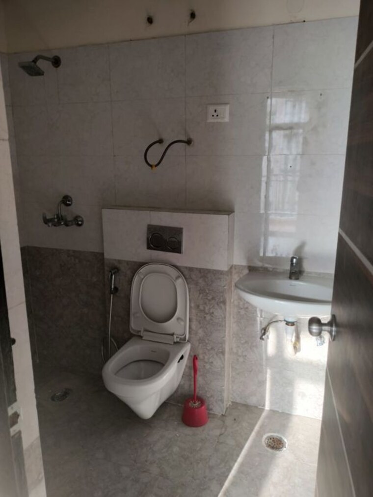 Bathroom, indosam75 2 Bedroom 970 Sq.Ft. Apartment In Sector 75 Noida 9766135