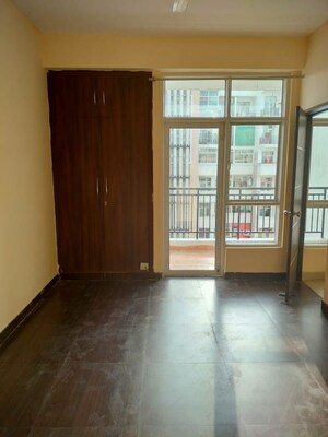 Room in 2 BHK Apartment at Indosam75, Sector 75 – for Rent