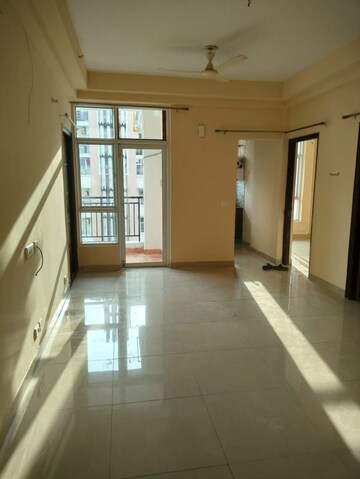 Room in 2 BHK Apartment at Indosam75, Sector 75 – for Rent