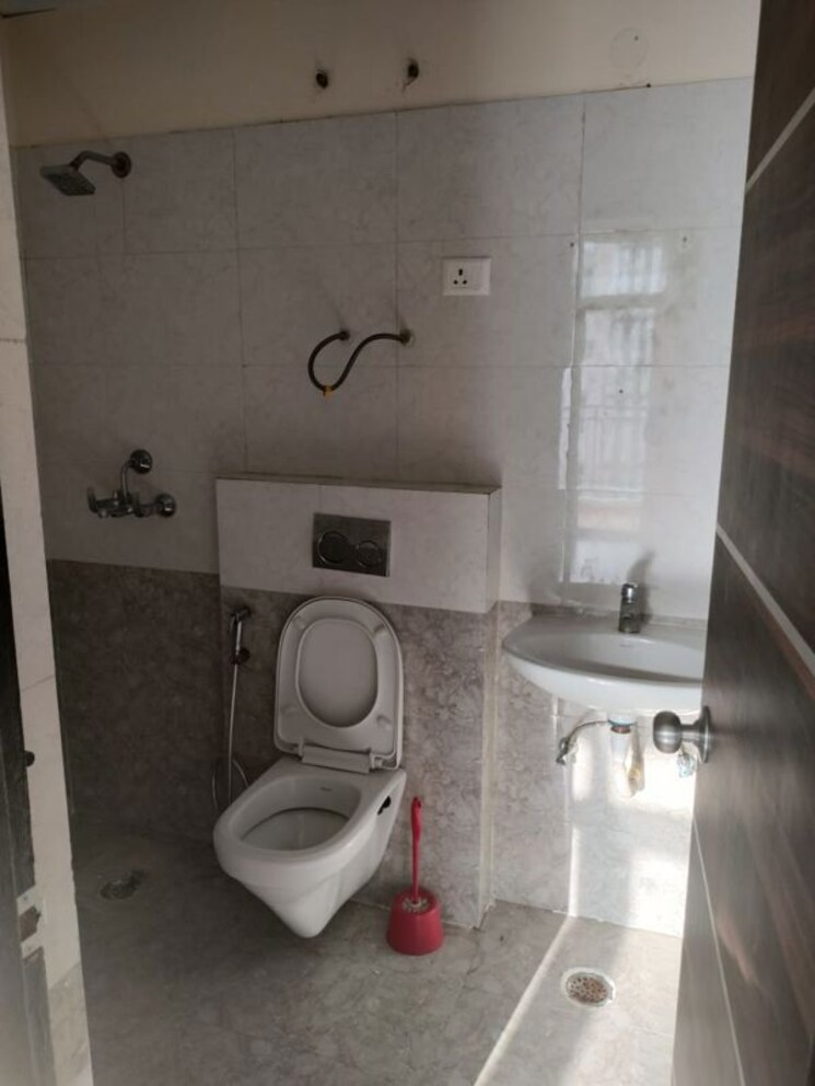 Bathroom, indosam75 2 Bedroom 970 Sq.Ft. Apartment In Sector 75 Noida 9766136