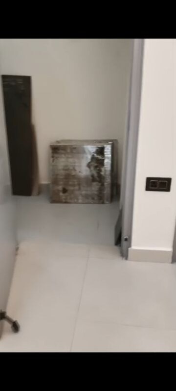 Room in 2 BHK Builder Floor at Vaishali Sector 3 – for Sale