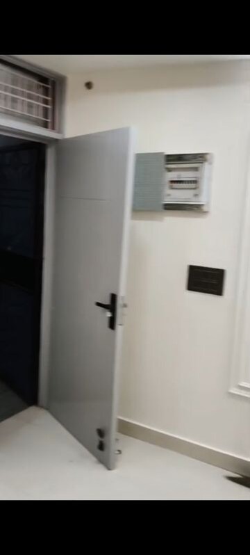 Furnished Amenities in 2 BHK Builder Floor at Vaishali Sector 3 – for Sale