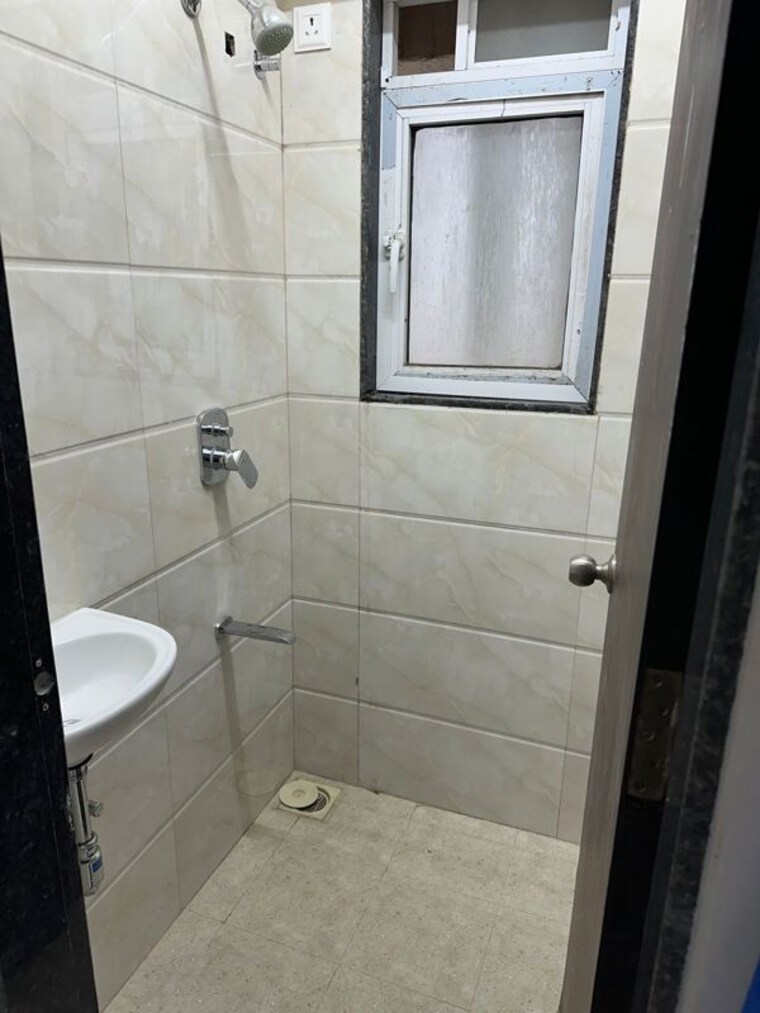 Bathroom, naman-regency 1 Bedroom 313 Sq.Ft. Apartment In Byculla Mumbai 9766151