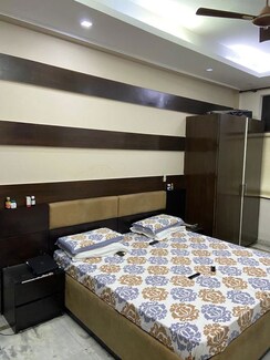 6+ BHK + Servant Room Independent House For Rent in RWA Apartments Sector 50