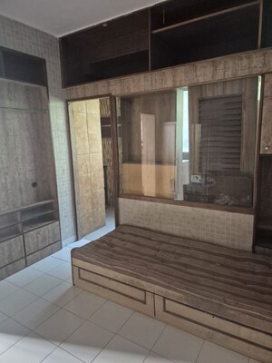 Room in 2 BHK Apartment at Vasant Valley Complex, Malad East – for Rent