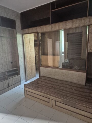 Room in 2 BHK Apartment at Vasant Valley Complex, Malad East – for Rent