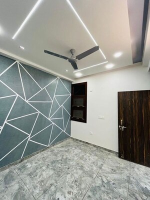 Room in 3.5 BHK Builder Floor at Surya Apartments Govindpuram, Govindpuram – for Sale