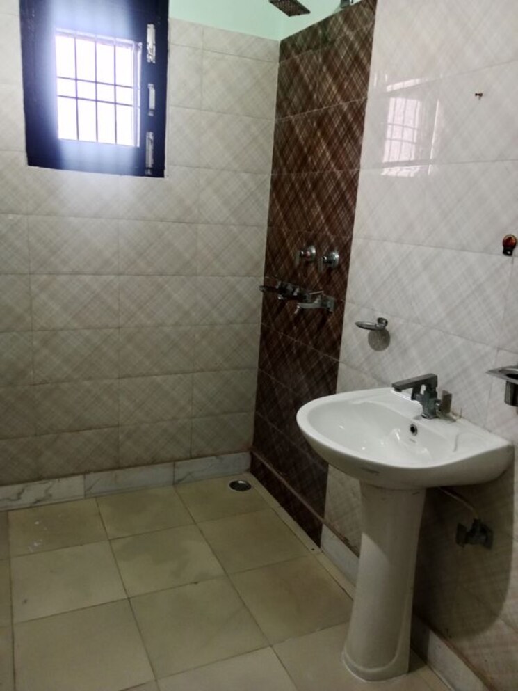 Bathroom, sector 13 3 Bedroom 1853 Sq.Ft. Builder Floor In Sector 13 Panipat 9766197