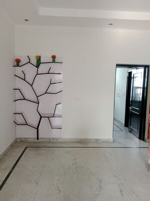 Room in 3 BHK Builder Floor at Sector 13 – for Rent