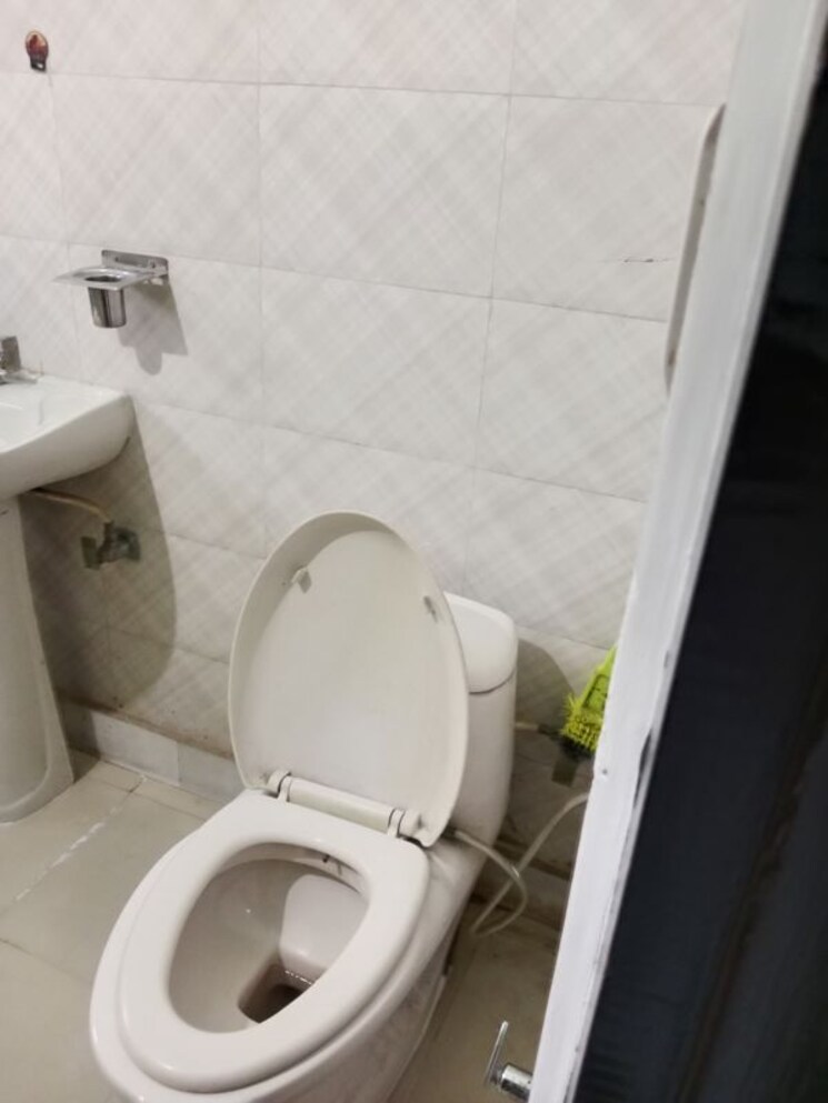 Bathroom, sector 13 3 Bedroom 1853 Sq.Ft. Builder Floor In Sector 13 Panipat 9766197