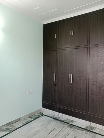 Room in 3 BHK Builder Floor at Sector 13 – for Rent