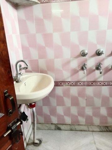 Bathroom in 2 BHK Builder Floor at Sector 17 – for Rent