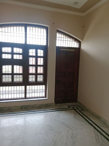 Room in 2 BHK Builder Floor at Sector 17 – for Rent