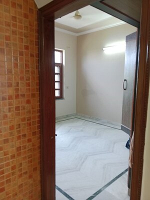 Room in 2 BHK Builder Floor at Sector 17 – for Rent