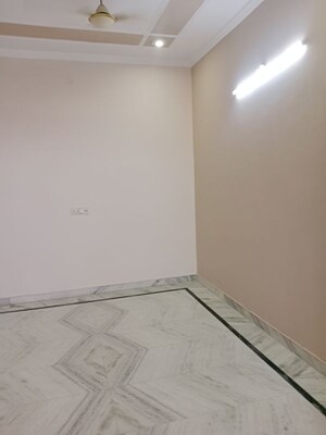 Room in 2 BHK Builder Floor at Sector 17 – for Rent