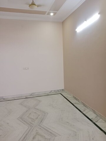 Room in 2 BHK Builder Floor at Sector 17 – for Rent