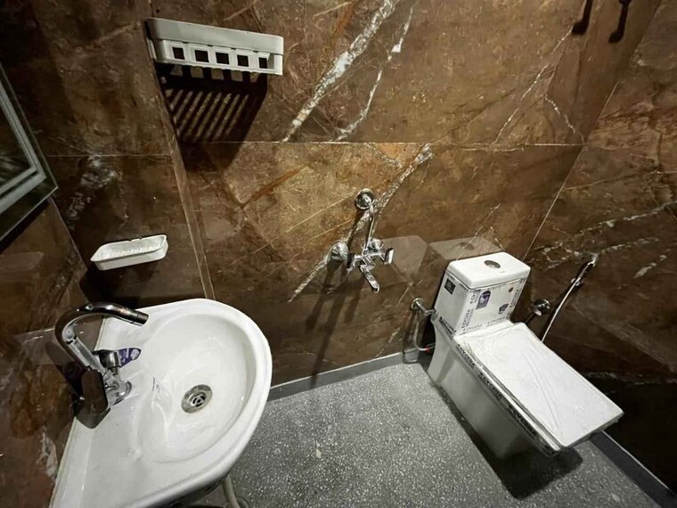 Bathroom, saket 1 RK 500 Sq.Ft. Builder Floor In Saket Delhi 9766205