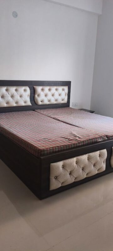 Bedroom in 2 BHK Apartment at Gardenia Golf City, Sector 75 – for Rent