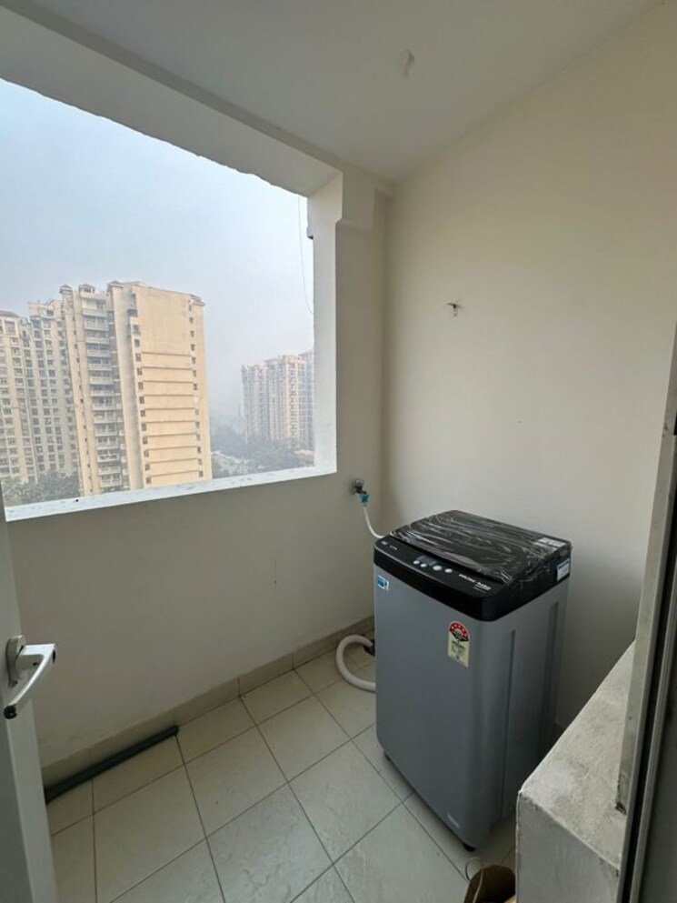 Master Bedroom, gardenia-golf-city 3 Bedroom 1550 Sq.Ft. Apartment In Sector 75 Noida 9766280