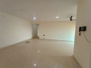Room in 2 BHK Apartment at RNA Continental, Chembur – for Rent