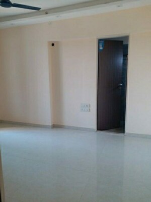 Room in 2 BHK Apartment at Juhu Pearl, Juhu – for Rent