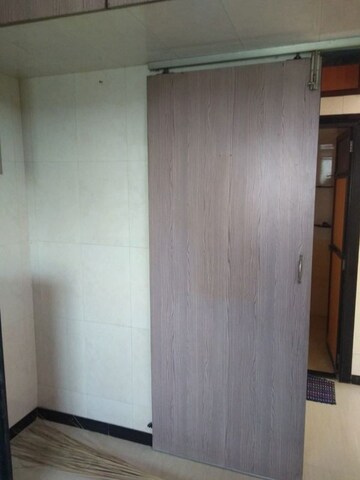 Room in 2.5 BHK Apartment at Wadhwa TW Gardens, Kandivali East – for Rent