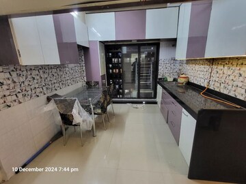 Living Room in 4 BHK Apartment at Thakur Jewel Tower, Kandivali East – for Rent