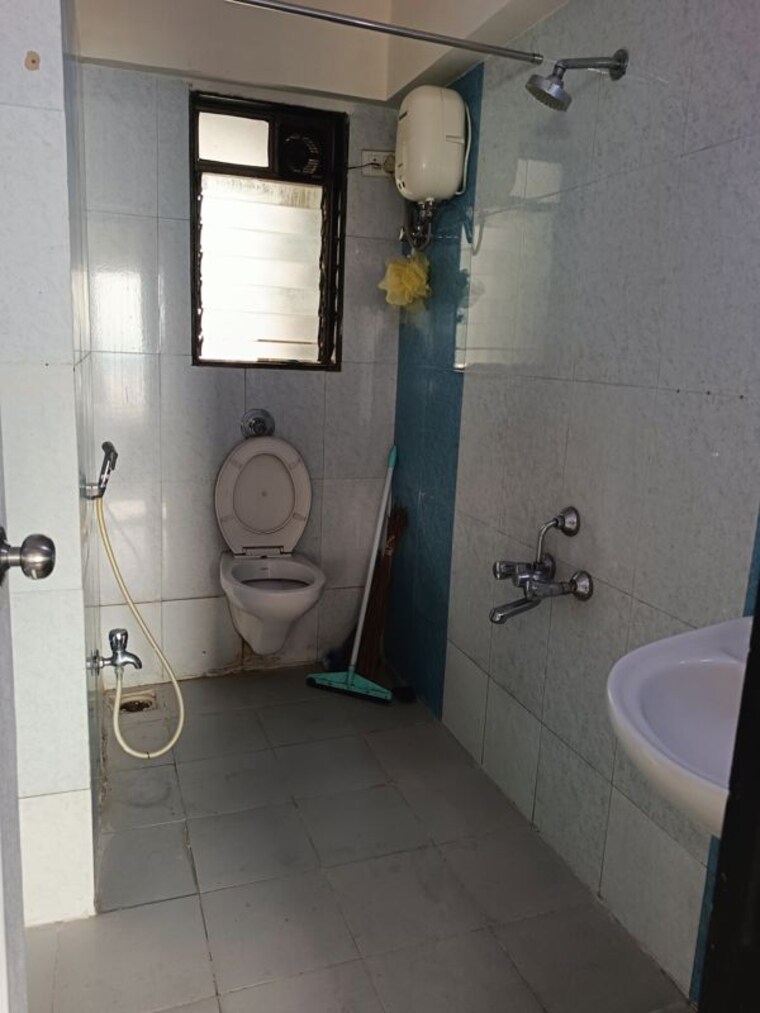 Bathroom, amann-marina 2.5 Bedroom 1100 Sq.Ft. Apartment In Worli Mumbai 9766545
