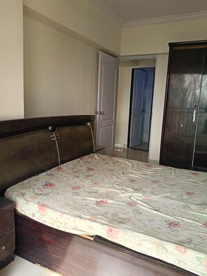 Bedroom in 2.5 BHK Apartment at Amann Marina, Worli – for Rent