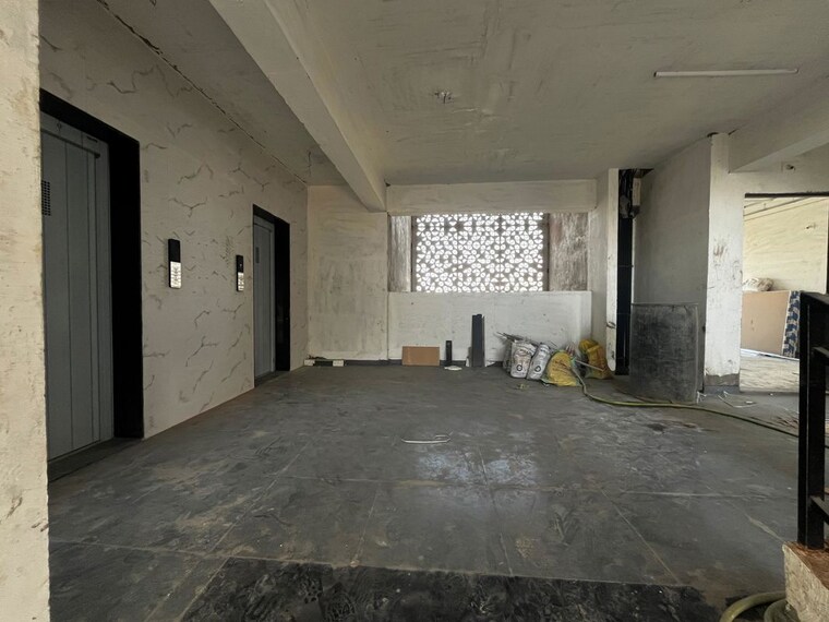  Parking, adajan 1 Bedroom 620 Sq.Ft. Apartment In Adajan Surat 9766576