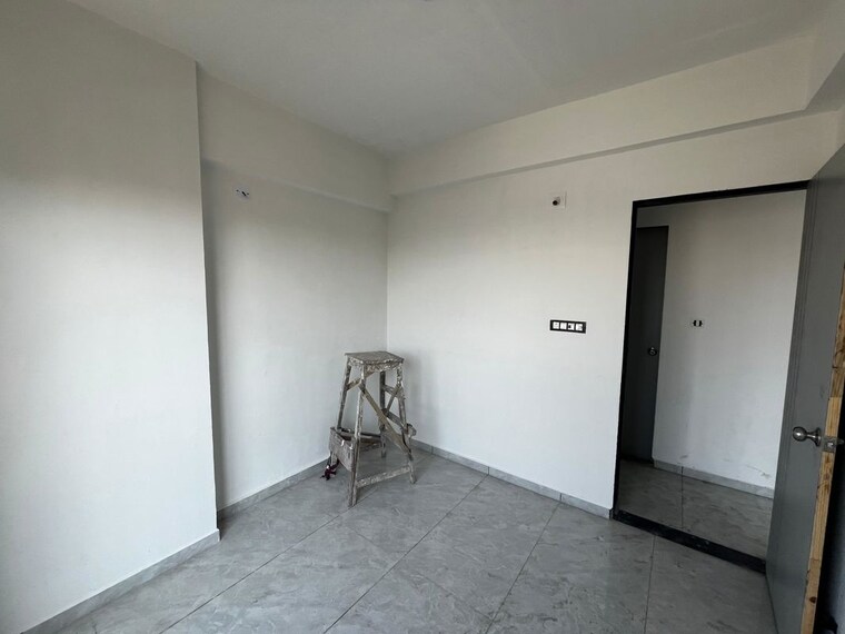 Room, adajan 1 Bedroom 620 Sq.Ft. Apartment In Adajan Surat 9766576