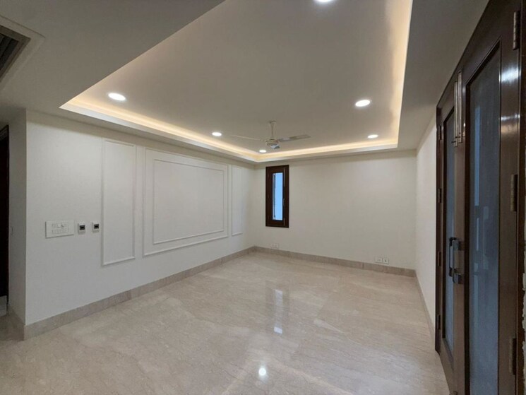 Room, panchsheel park 4 Bedroom 500 Sq.Yd. Builder Floor In Panchsheel Park Delhi 9766588