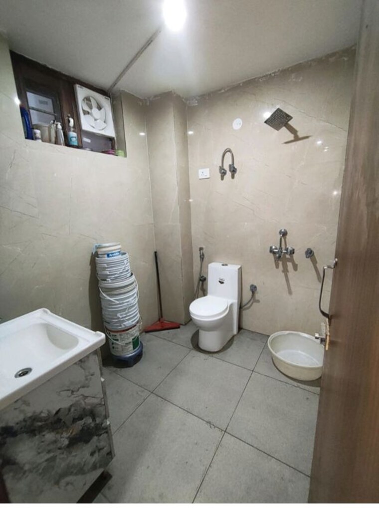 Bathroom, beta i greater noida 2 Bedroom 120 Sq.Mt. Independent House In Beta I Greater Noida Greater Noida 9766642