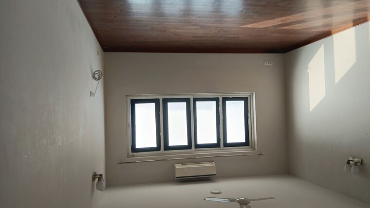 Room, emaar-the-palm-drive-the-premier-terraces 4 Bedroom 4050 Sq.Ft. Penthouse In Sector 66 Gurgaon 9766659