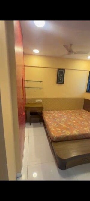 Bedroom in 3 BHK Apartment at Zainab Tower, Madanpura – for Rent