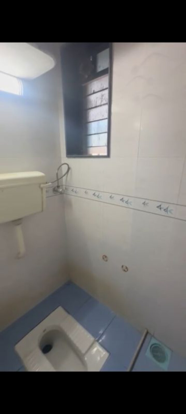 Bathroom, zainab-tower 3 Bedroom 750 Sq.Ft. Apartment In Madanpura Mumbai 9766703