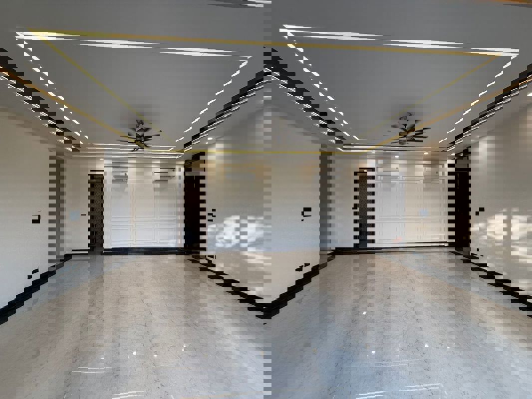 3.5 BHK + Servant Room 2700 Sq.Ft. Apartment in DLF Windsor Court