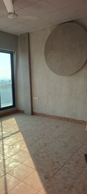 Room in 3.5 BHK Apartment at DLF Windsor Court, Dlf Phase iv – for Sale