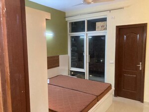 Room in 3.5 BHK Apartment at Omaxe Residency II, Gomti Nagar – for Rent