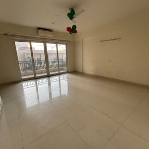 Room in 4 BHK Apartment at Adani Oyster Grande Phase 2, Sector 102a – for Rent