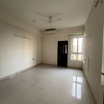 Room in 4 BHK Apartment at Adani Oyster Grande Phase 2, Sector 102a – for Rent