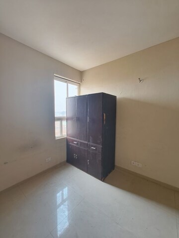 Room in 2 BHK Apartment at Adani Aangan, Sector 89a – for Rent