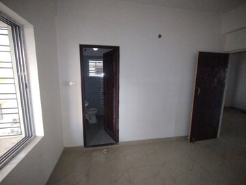 Room in 3 BHK Apartment at Stand Alone, New Town Action Area ii – for Sale