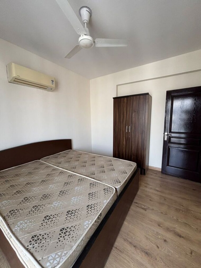 Bedroom, experion-the-heart-song 3.5 Bedroom 2003 Sq.Ft. Apartment In Sector 108 Gurgaon 9766775