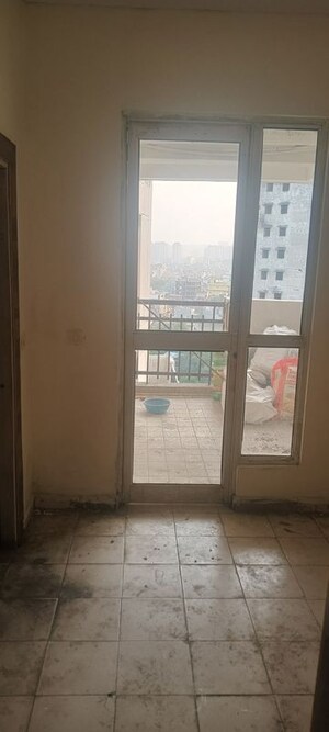 Room in 4 BHK Apartment at Dundahera – for Rent