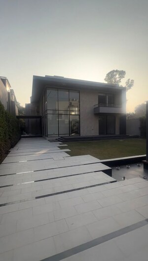 6+ BHK Penthouse – Exterior View View at Gadaipur - for Sale