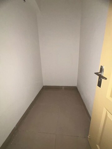 Room in 3.5 BHK Apartment at Stellar Jeevan, Sector 1 Greater Noida – for Sale