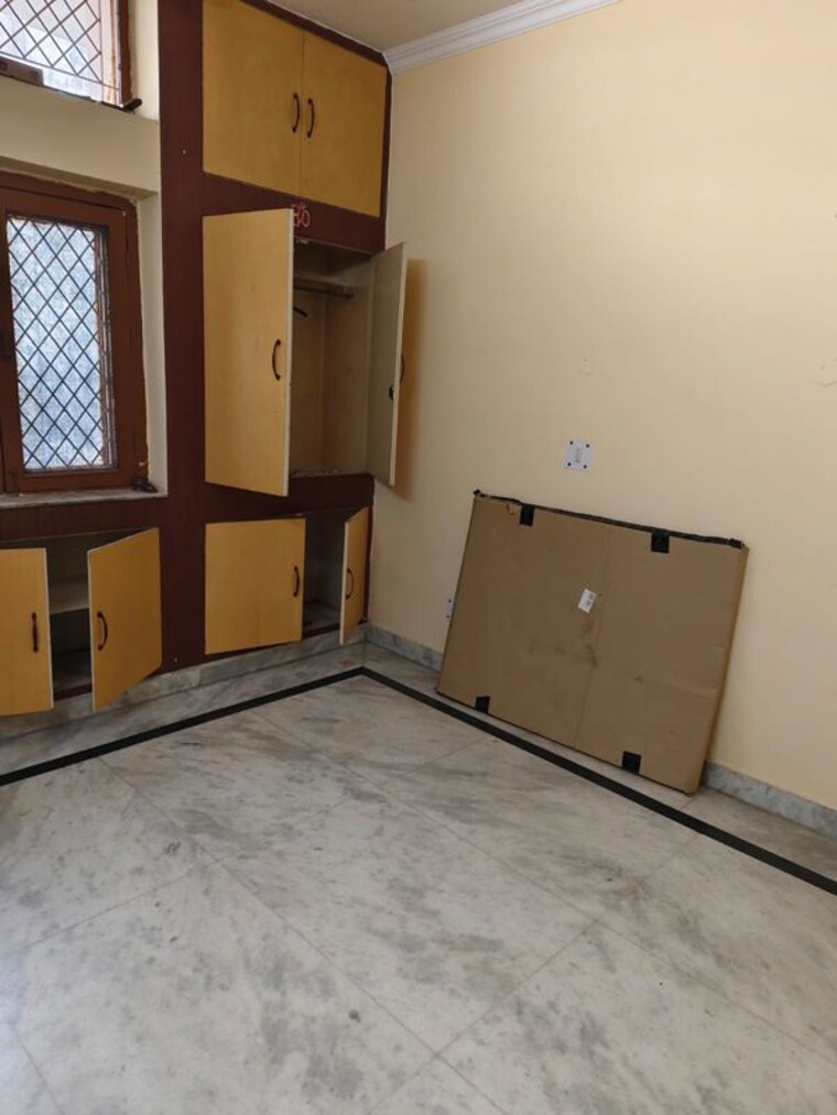 Room, sector 23 2 Bedroom 2150 Sq.Ft. Independent House In Sector 23 Noida 9766957